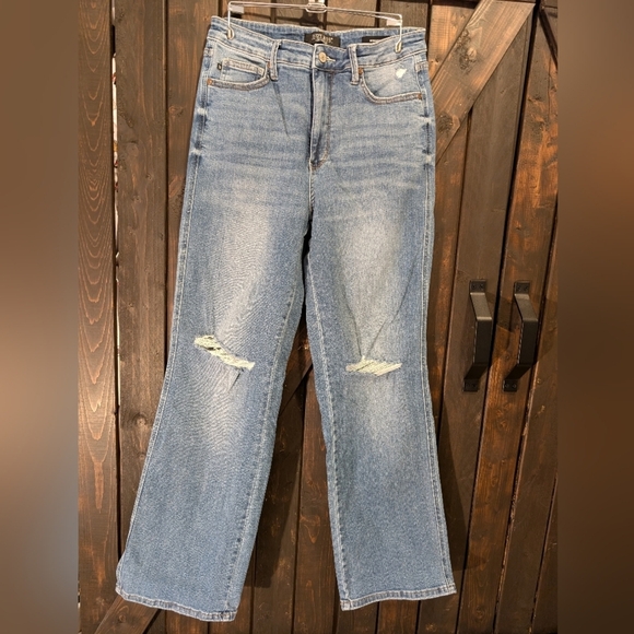 Judy Blue, light wash, distressed size 30 - Picture 1 of 7